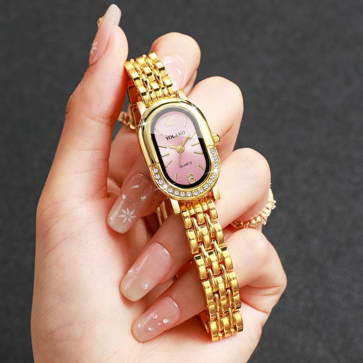 ساعة كوارتز نسائية فاخرة مرصعة - مراجعة Luxury Watch Travel Case وسعره