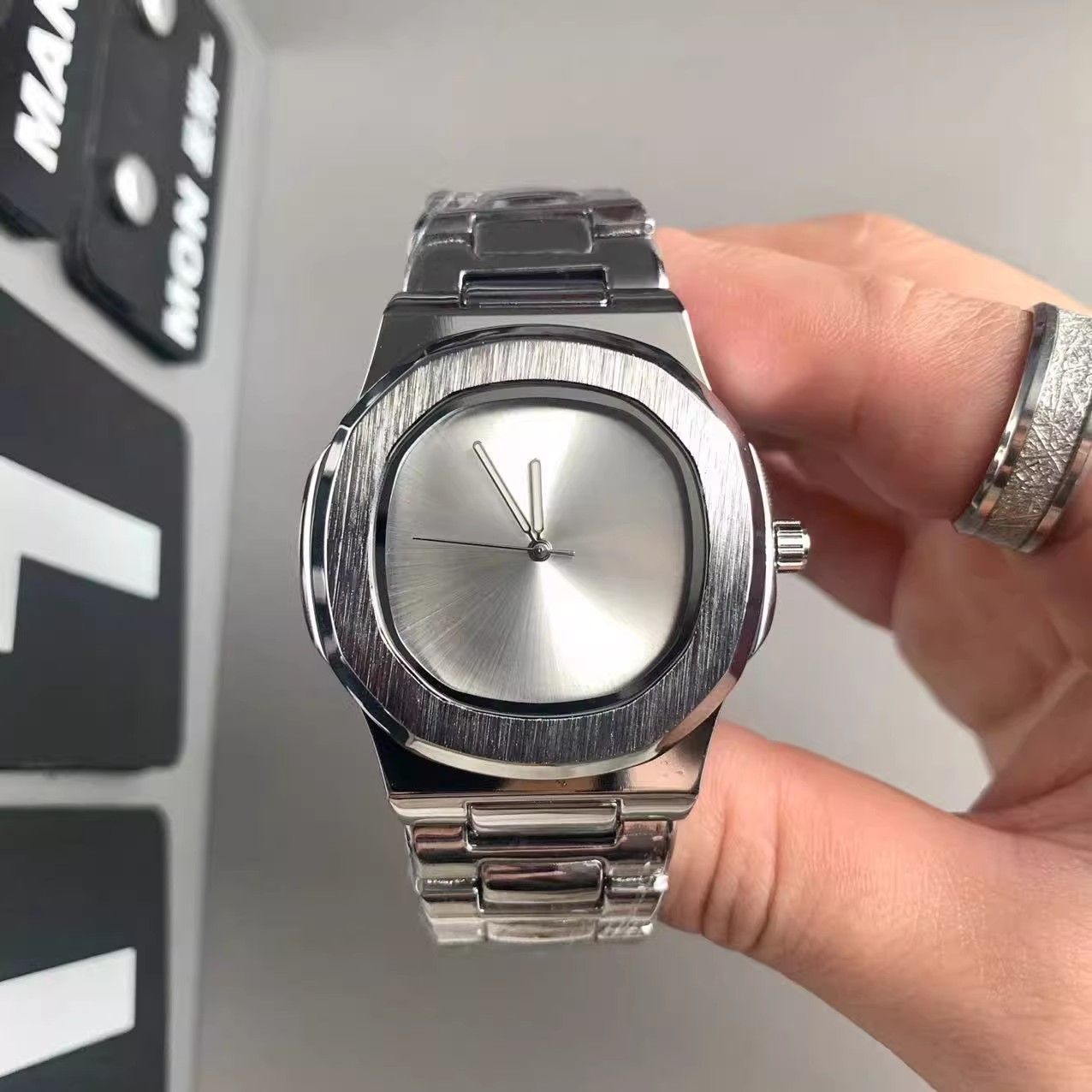 ساعة يد رجالية بشعار مخصص، ساع - مراجعة Luxury Watch Brands Logo وسعره